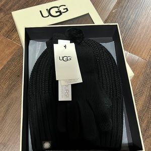 UGG hat and smart glove (new)